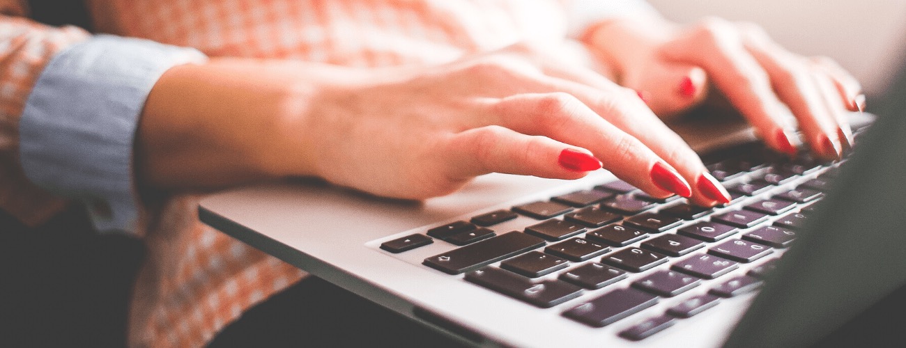 Online Dating Scams, Red Flags & How to Avoid Them